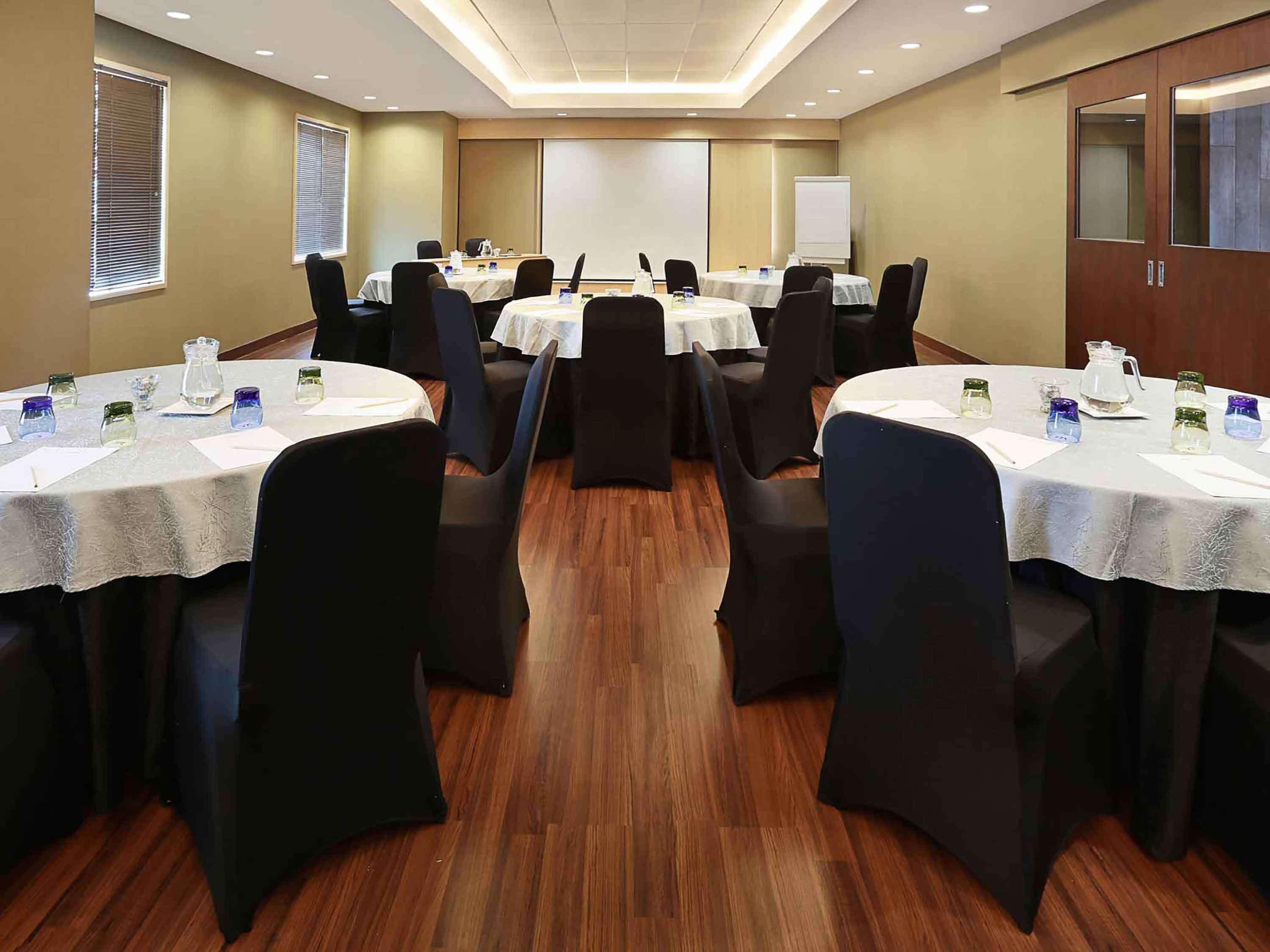 Mercure Jakarta Simatupang Exterior foto