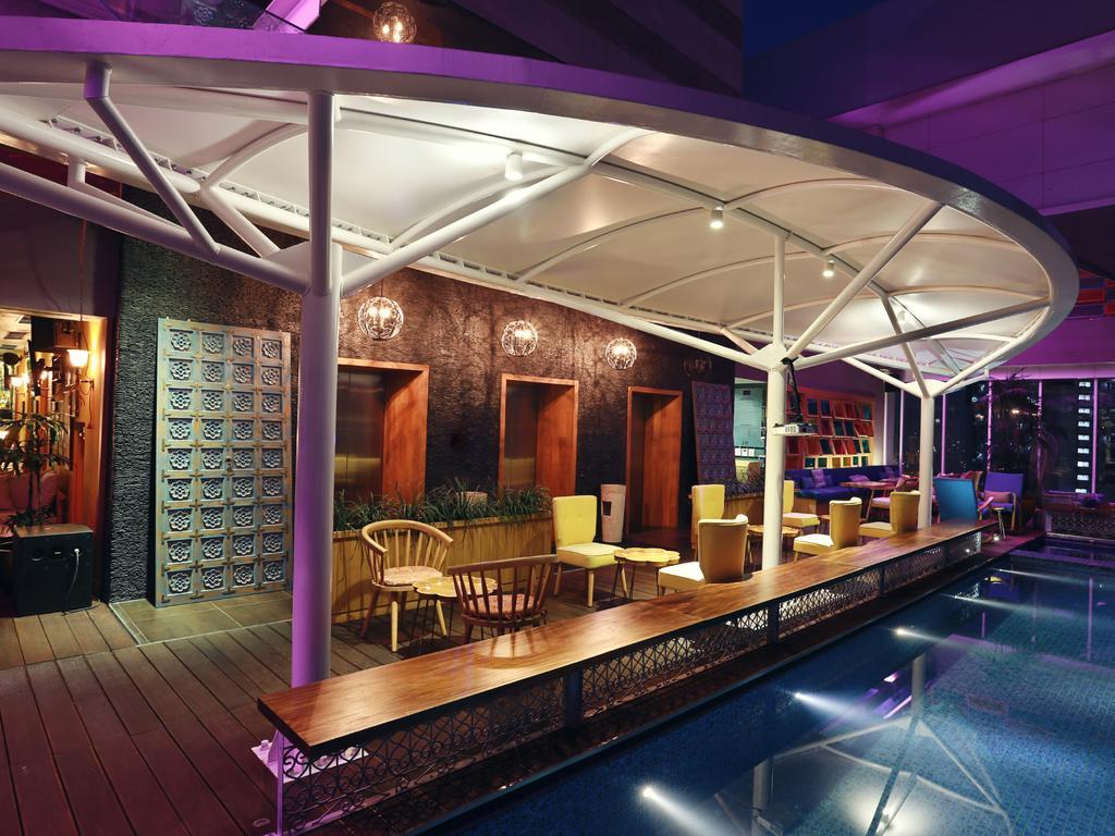 Mercure Jakarta Simatupang Exterior foto