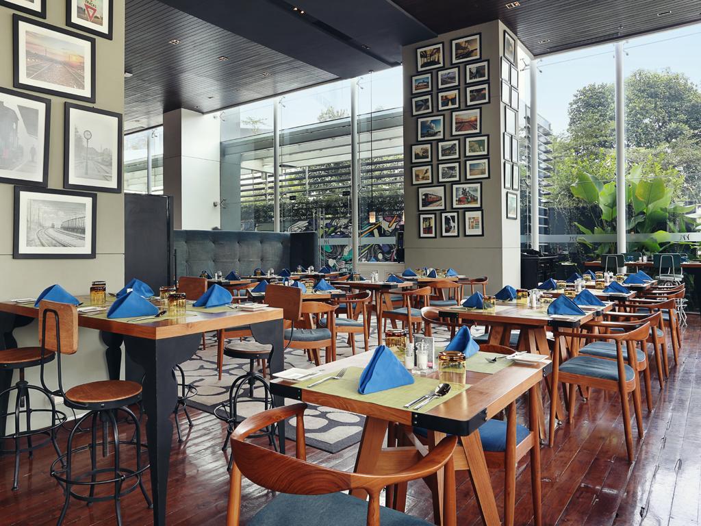 Mercure Jakarta Simatupang Exterior foto